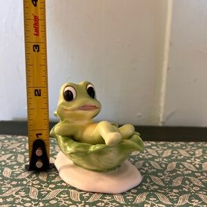 Vintage Josef Originals Frog Figurine: Lilly Pad Boat Decor